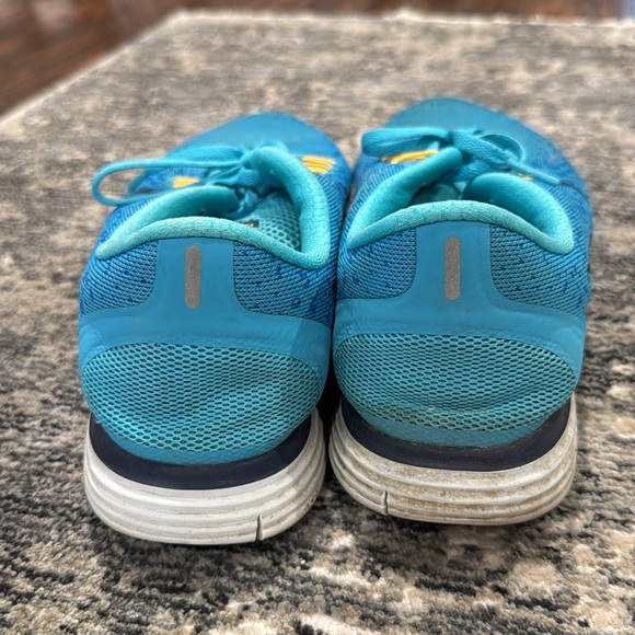 Men’s Nike running shoes - Picture 3 of 7